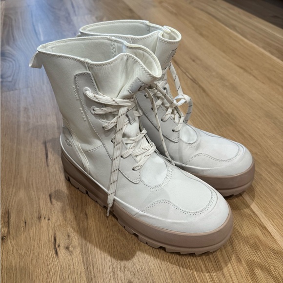 UGG Lug Platform Boot - Picture 7 of 10